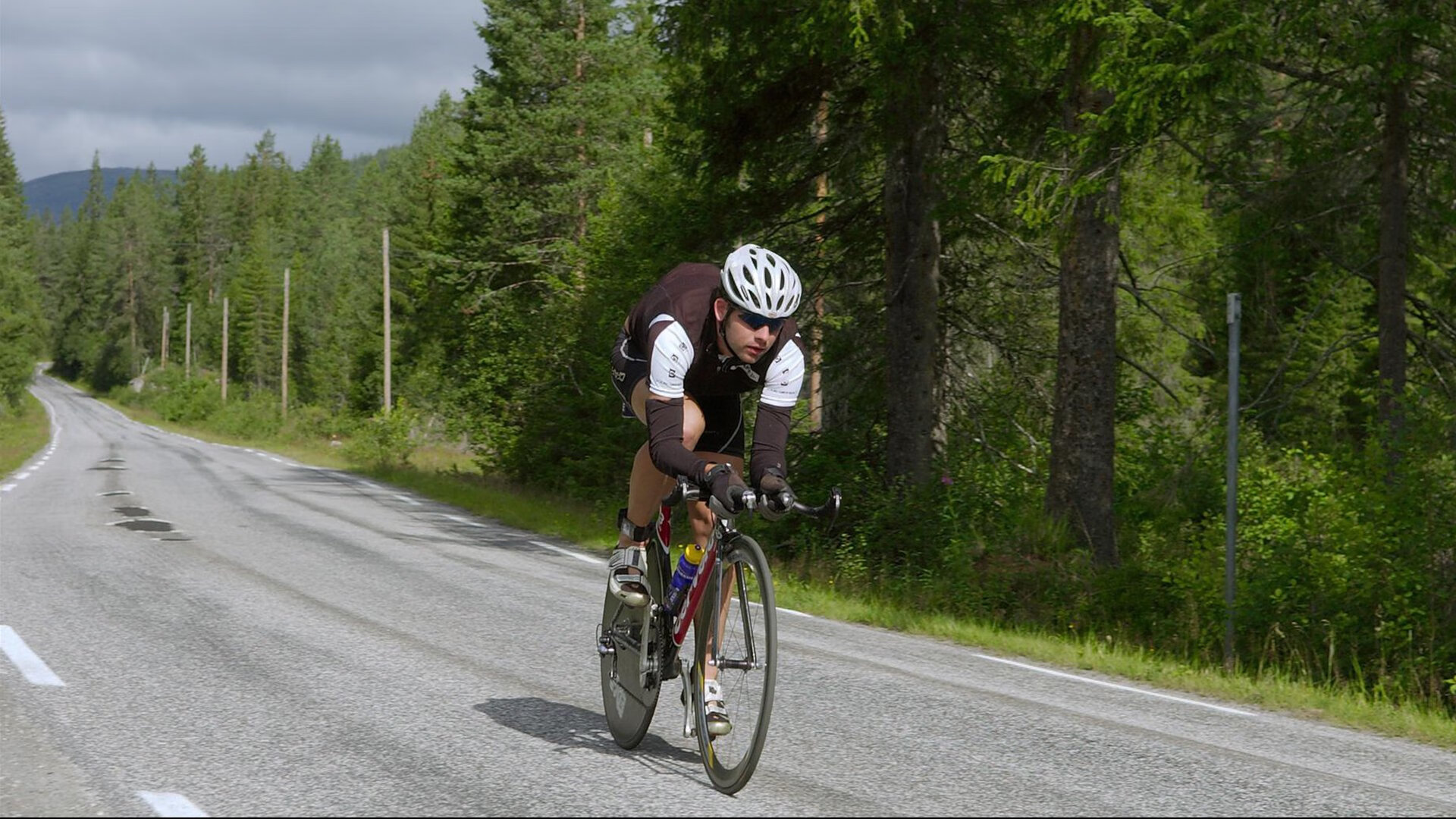 _户外运动嘉年华：结合登山、跑步和网球的综合挑战_，户外运动登山培训